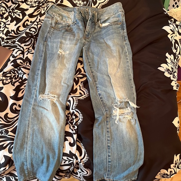 American Eagle Outfitters Denim - American Eagle Outfitters Artist Crop Stretch Ripped Light Wash size 0 Regular